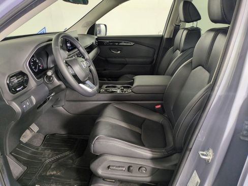 Used 2024 Honda Pilot Touring image 9