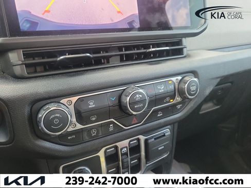 Used 2024 Jeep Gladiator Sport AWD/4WD image 27