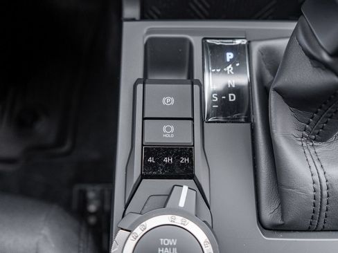 Used 2025 Toyota Tacoma SR5 AWD/4WD image 27