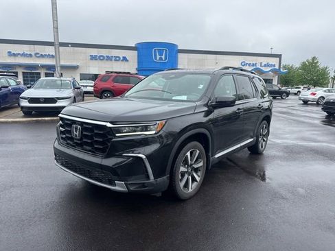 Used 2024 Honda Pilot Touring image 1
