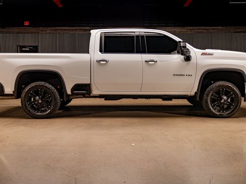 Used 2020 Chevrolet Silverado 2500 LTZ w/ LTZ Premium Package image 10