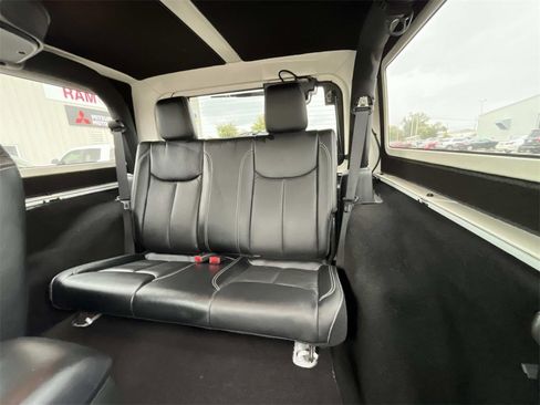 Used 2018 Jeep Wrangler Sahara w/ Connectivity Group image 13