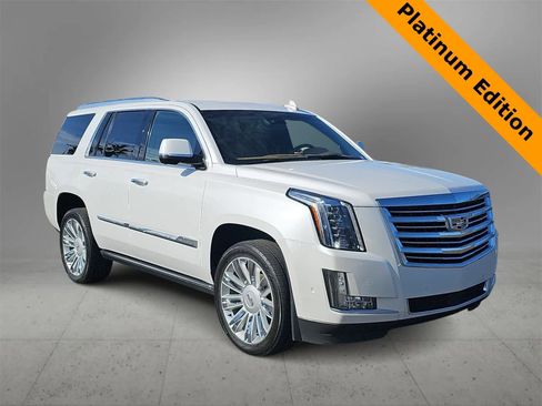 Used 2017 Cadillac Escalade Platinum image 2