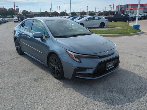 Used 2024 Toyota Corolla SE FWD image 2