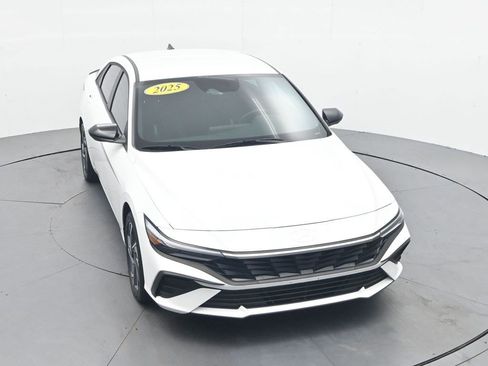 Used 2025 Hyundai Elantra SEL FWD image 27