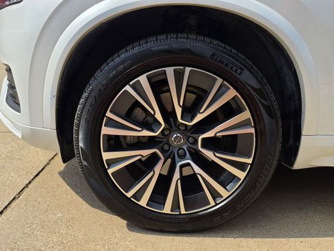 Used 2020 Volvo XC90 T6 Momentum AWD/4WD image 13