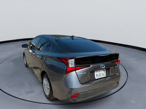 Used 2019 Toyota Prius L Eco FWD image 2