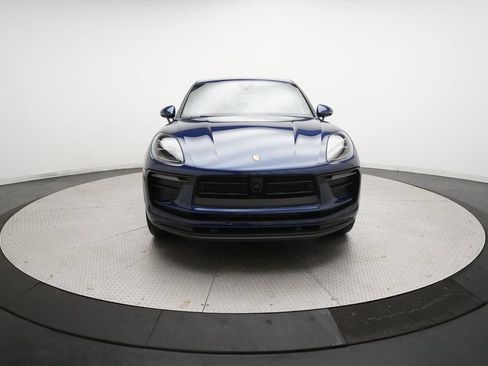 Certified 2024 Porsche Macan AWD/4WD image 31
