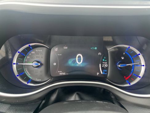 Used 2024 Chrysler Pacifica Limited FWD image 35