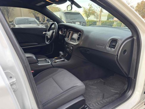 Used 2019 Dodge Charger SXT image 46