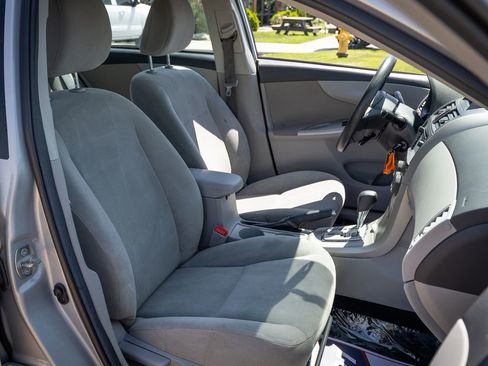 Used 2013 Toyota Corolla LE image 24