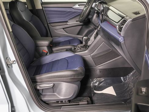 New 2026 Volkswagen Taos SEL image 44