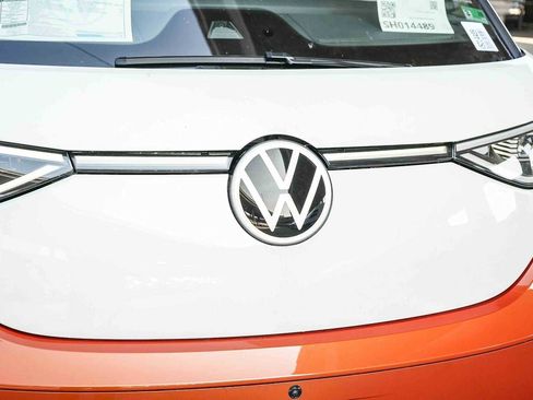 New 2025 Volkswagen ID. Buzz 1st Edition RWD image 5
