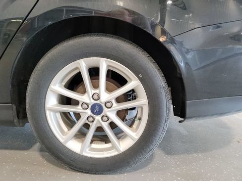 Used 2015 Ford Focus SE FWD image 12