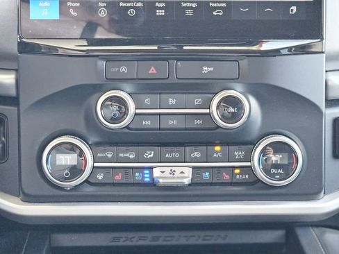 Used 2024 Ford Expedition XLT image 24