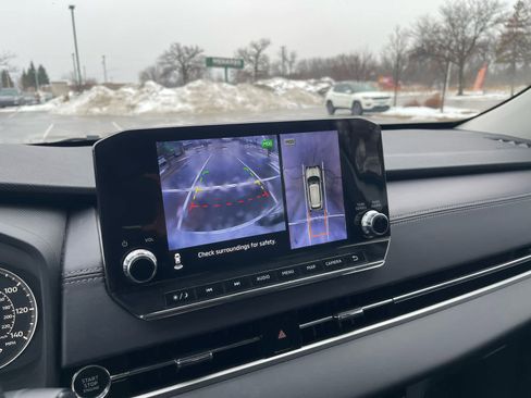 Used 2023 Mitsubishi Outlander SE image 9