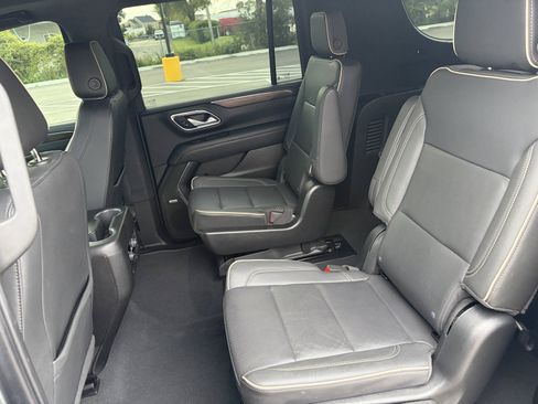 Used 2022 Chevrolet Suburban Premier AWD/4WD image 9