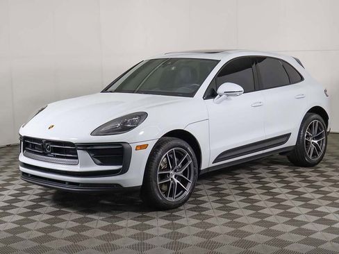 Used 2025 Porsche Macan image 10