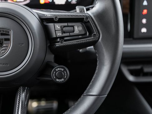 Used 2025 Porsche Cayenne Turbo image 16