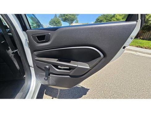 Used 2015 Ford Fiesta S image 10