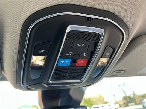 Used 2024 Jeep Wagoneer Base image 30