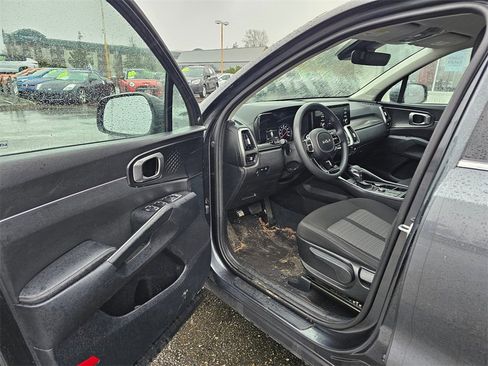 Used 2023 Kia Sorento LX image 14