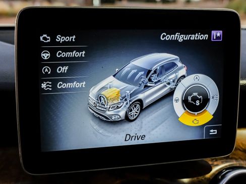 Used 2019 Mercedes-Benz GLA 250 w/ Convenience Package image 31