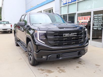 New 2026 GMC Sierra 1500 Elevation w/ LPO, Elevation Black Package