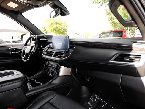 Used 2022 Chevrolet Suburban LT image 9