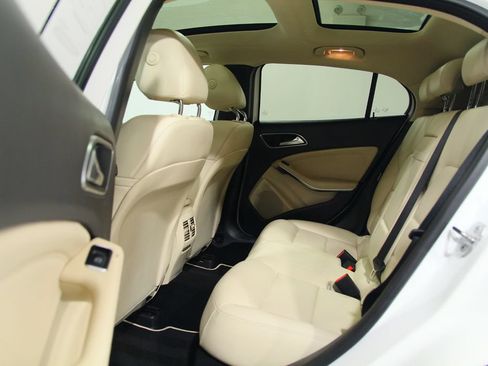 Used 2019 Mercedes-Benz GLA 250 4MATIC image 27
