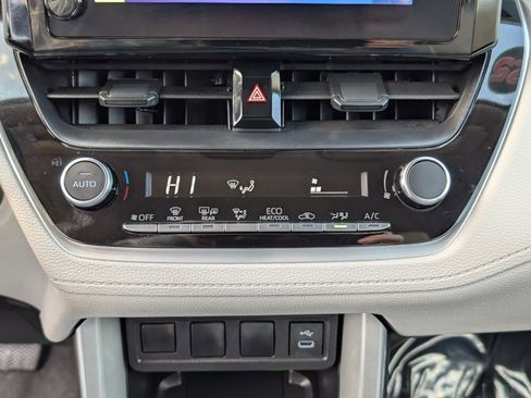 Used 2025 Toyota Corolla Cross LE image 15