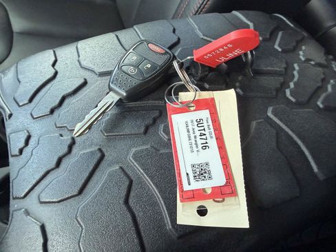Used 2017 Jeep Wrangler Unlimited Rubicon AWD/4WD image 12