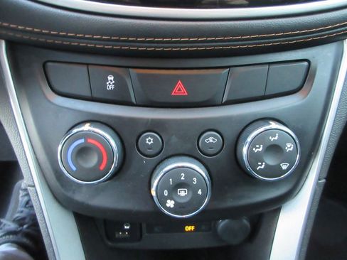 Certified 2022 Chevrolet Trax LT image 30