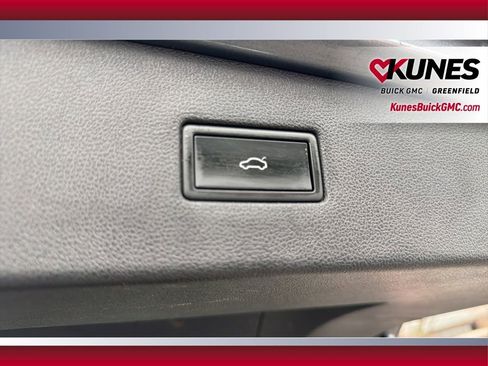 Used 2024 Volkswagen Tiguan SE image 37