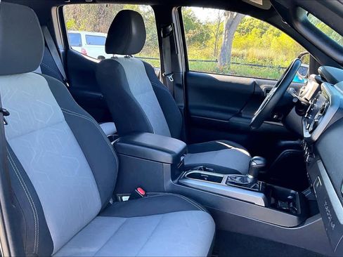 Certified 2021 Toyota Tacoma TRD Off-Road w/ Technology Package image 8