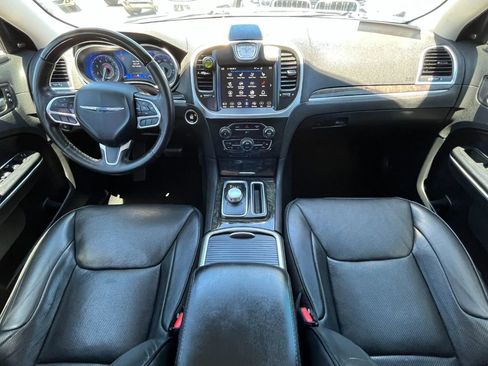 Used 2019 Chrysler 300 Limited image 9