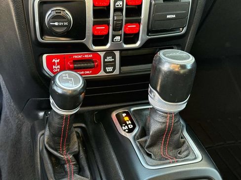 Used 2020 Jeep Gladiator Rubicon w/ Uconnect 4C Nav & Sound Group AWD/4WD image 27