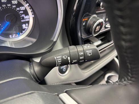 Certified 2024 Toyota Highlander XLE image 24