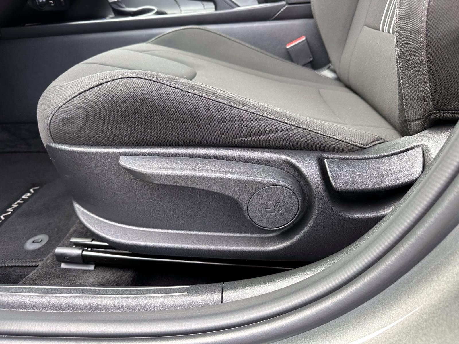 Used 2025 Hyundai Elantra Sport w/ Cargo Package FWD image 11