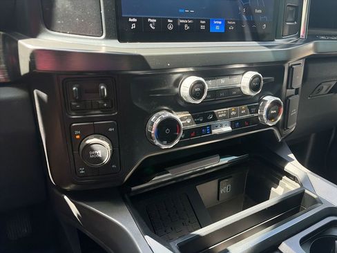 Used 2024 Ford F250 Lariat w/ FX4 Off-Road Package AWD/4WD image 22