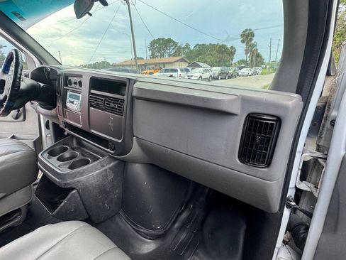 Used 2003 Chevrolet Express 3500 Extended RWD image 10