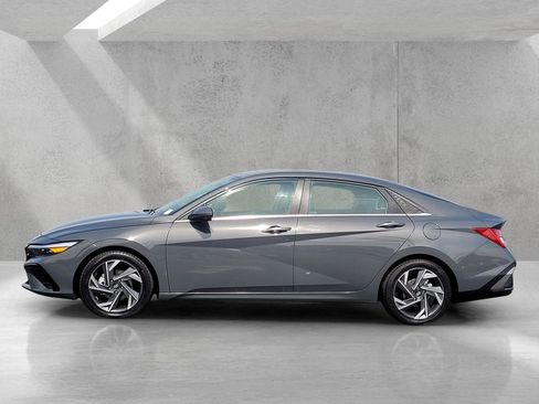 Used 2024 Hyundai Elantra Limited image 7