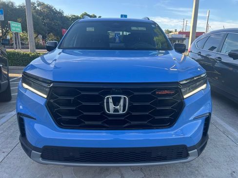 Used 2025 Honda Pilot TrailSport image 3