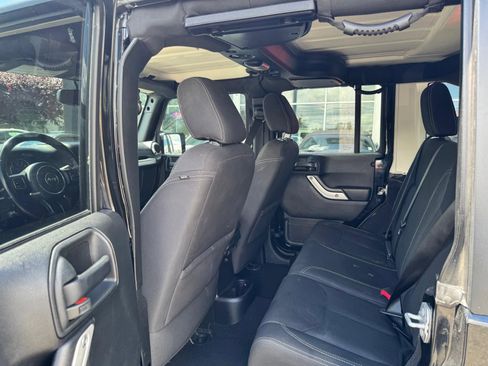 Used 2018 Jeep Wrangler Unlimited Sahara AWD/4WD image 13