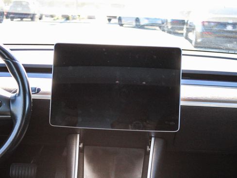 Used 2018 Tesla Model 3 Mid Range image 13