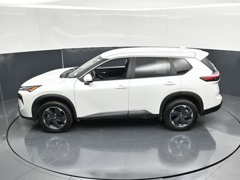 Used 2025 Nissan Rogue SV AWD/4WD image 47