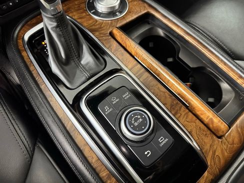 Used 2024 Nissan Armada SL w/ Captain's Chairs Package image 22