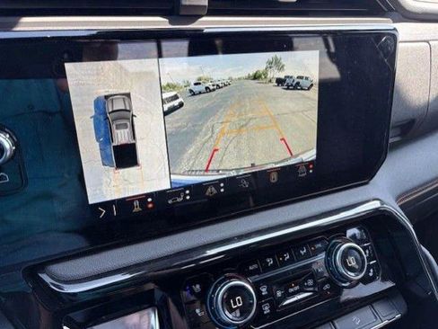 Used 2025 GMC Sierra 1500 AT4 w/ Technology Package AWD/4WD image 17
