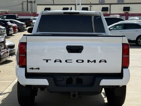 Used 2024 Toyota Tacoma TRD Sport AWD/4WD image 5