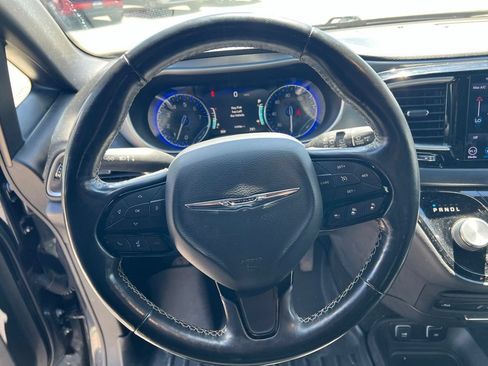 Used 2020 Chrysler Pacifica Touring-L Plus w/ Advanced Safetytec Group FWD image 7